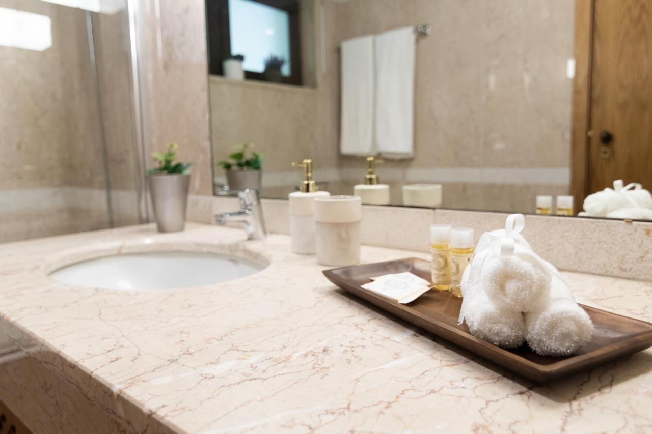 Suite 106 - Two Bedroom Apartment ฟุงชาล ภายนอก รูปภาพ